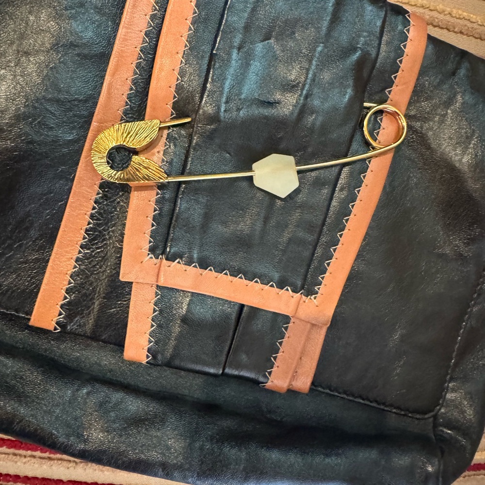 Vintage Marc Jacobs Safety Pin Flap Black and Nude Shoulder Bag with Chain Strap - Picture 2 of 7
